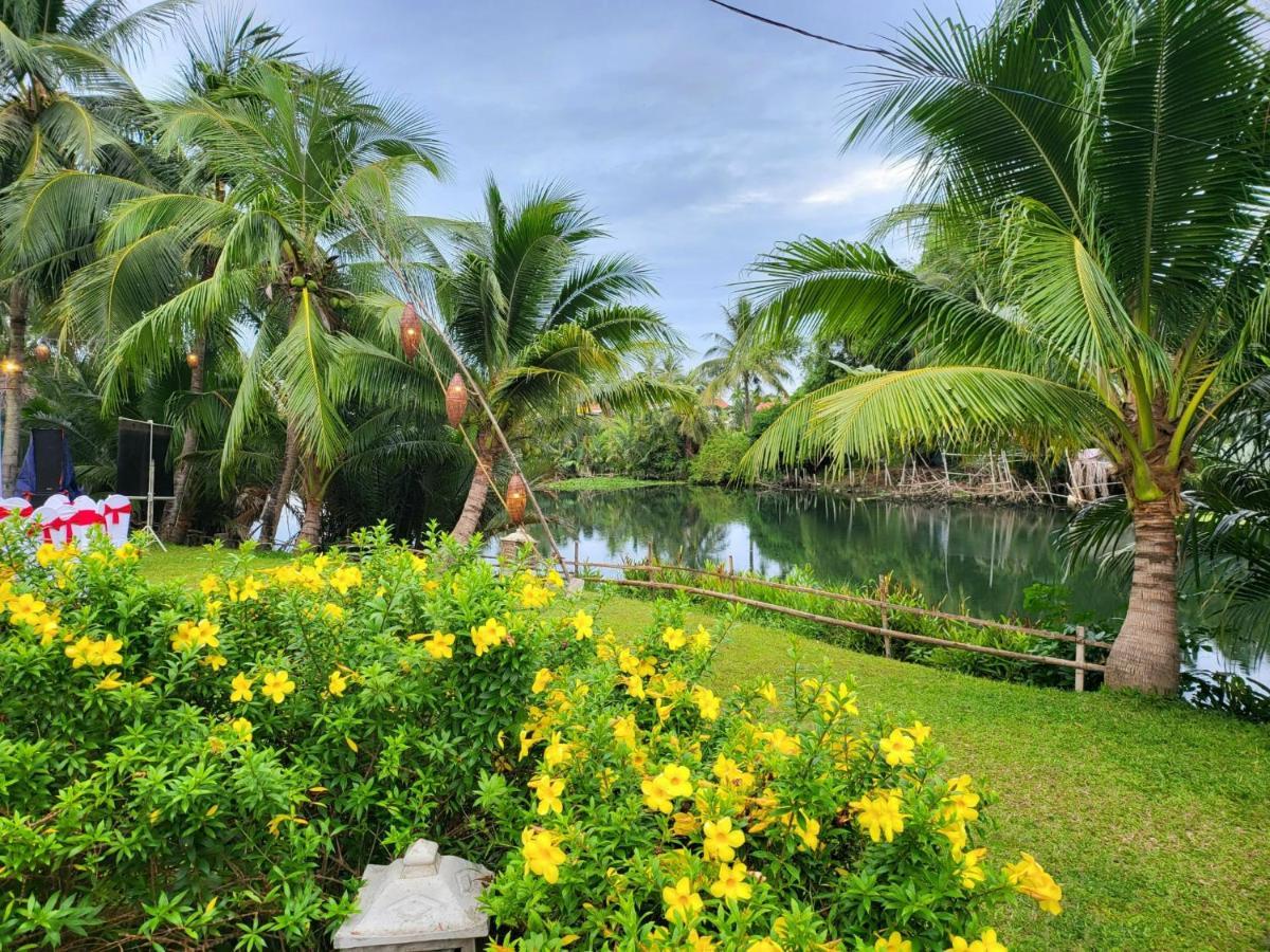 Riverside Bamboo Hotel