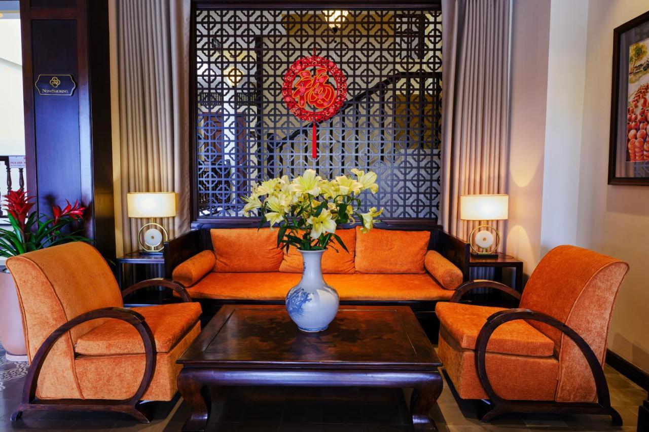 Little . A Boutique & 4*