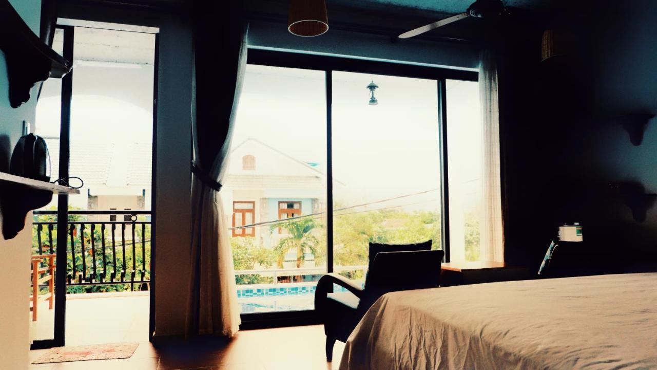 Hidden Sea View *