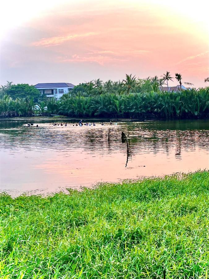 Lakeside Homestay *