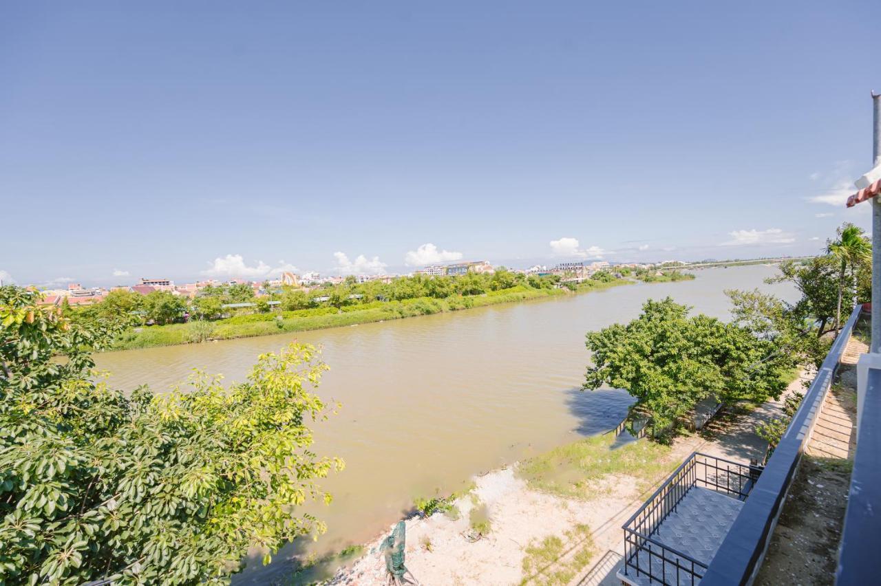 Moon River House
