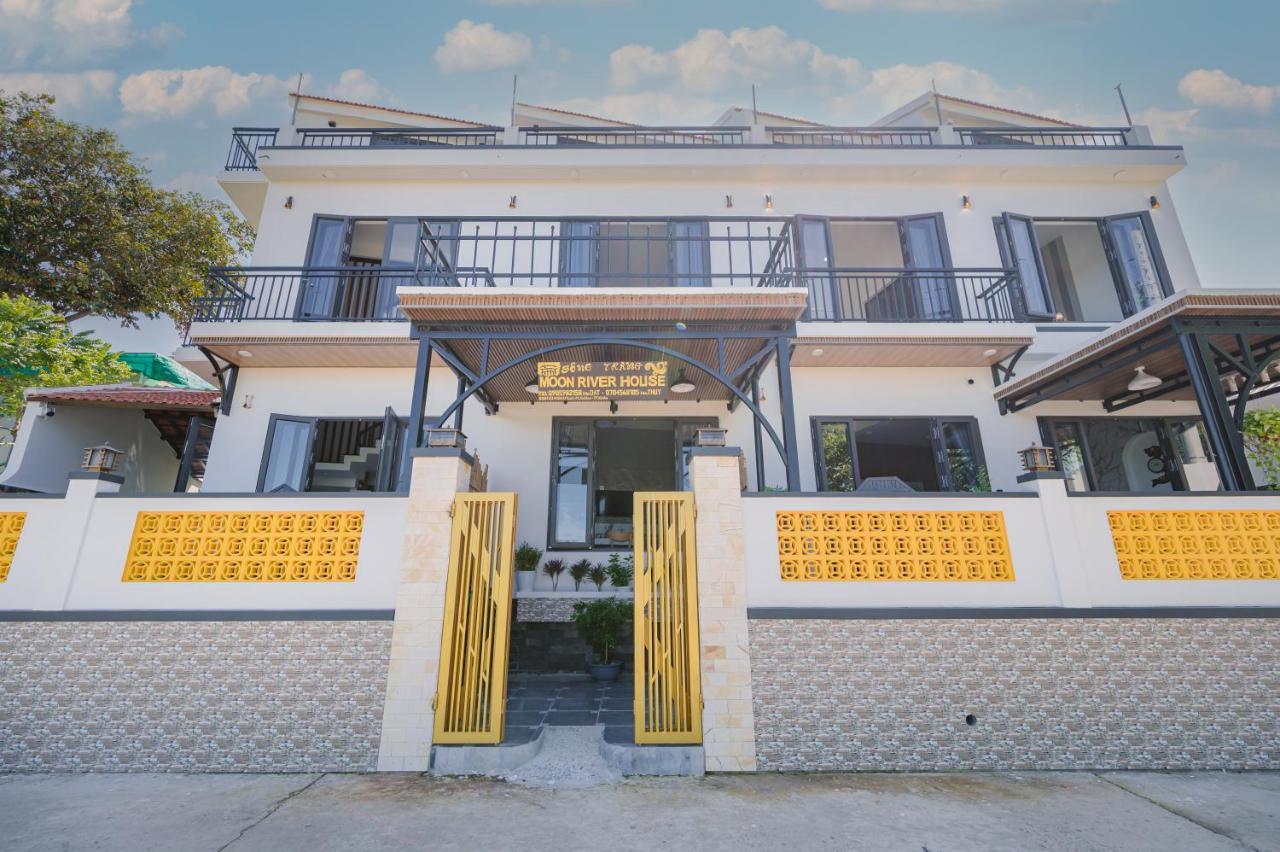 Moon River House Pangsapuri *