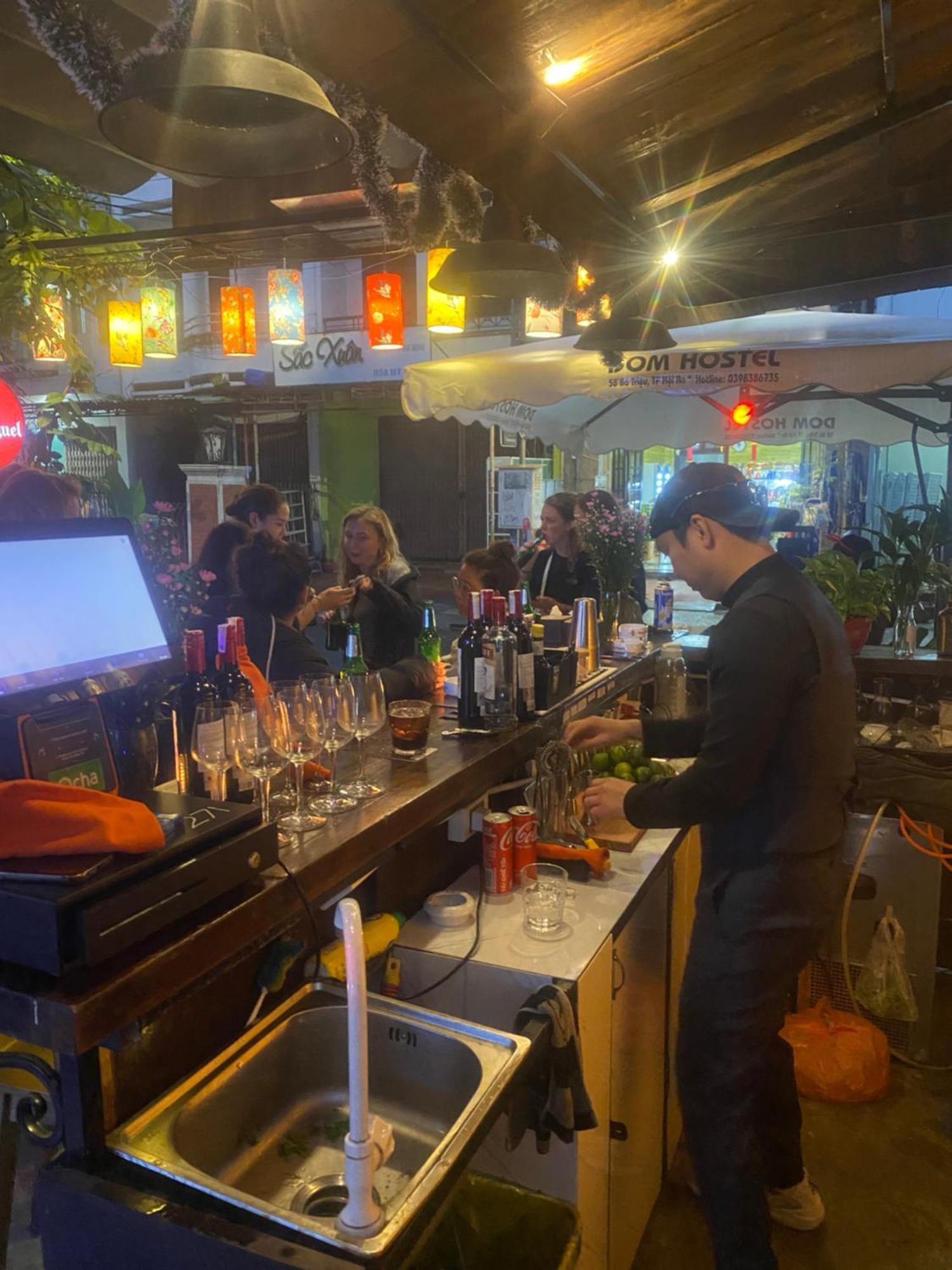 Dom And Bar