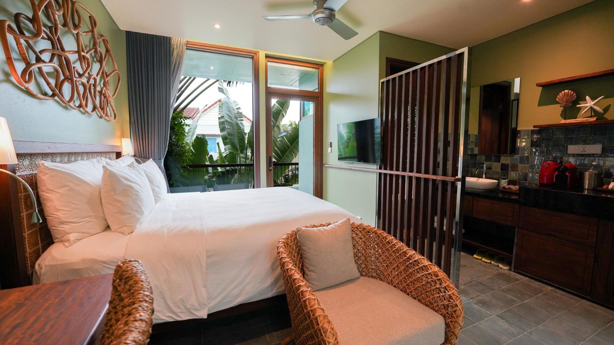 Chiem Hoian - The Beachside Boutique &