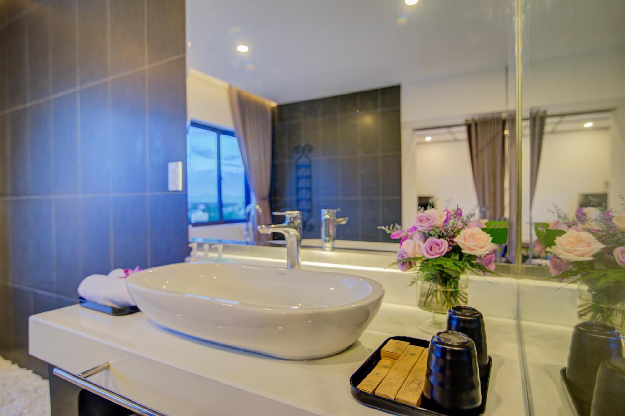 White Lotus Hoian Hotel