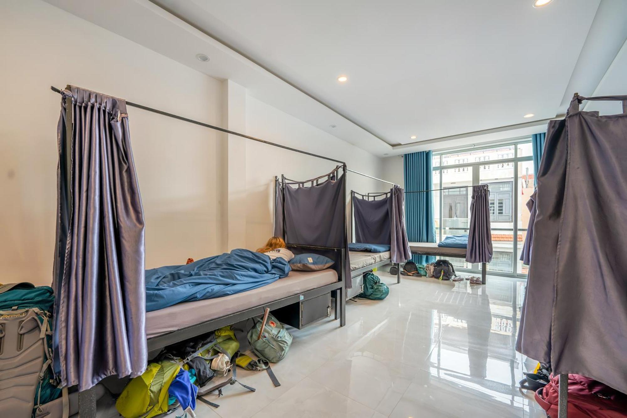 Bed & Breakfast Love.ly