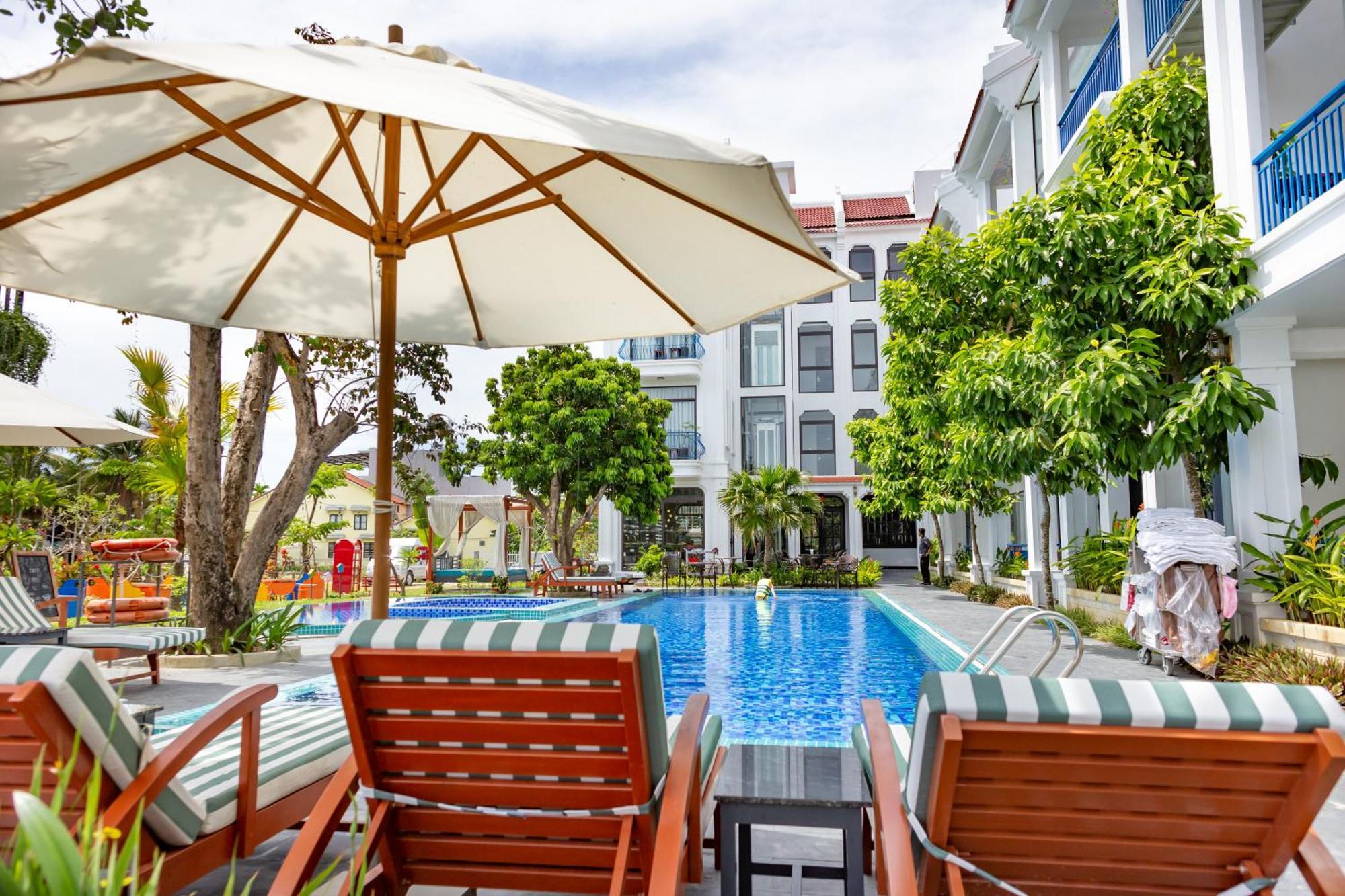 Serene Nature & Hotel