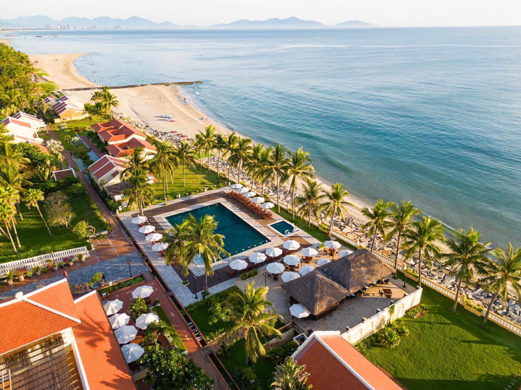 Victoria & Resort