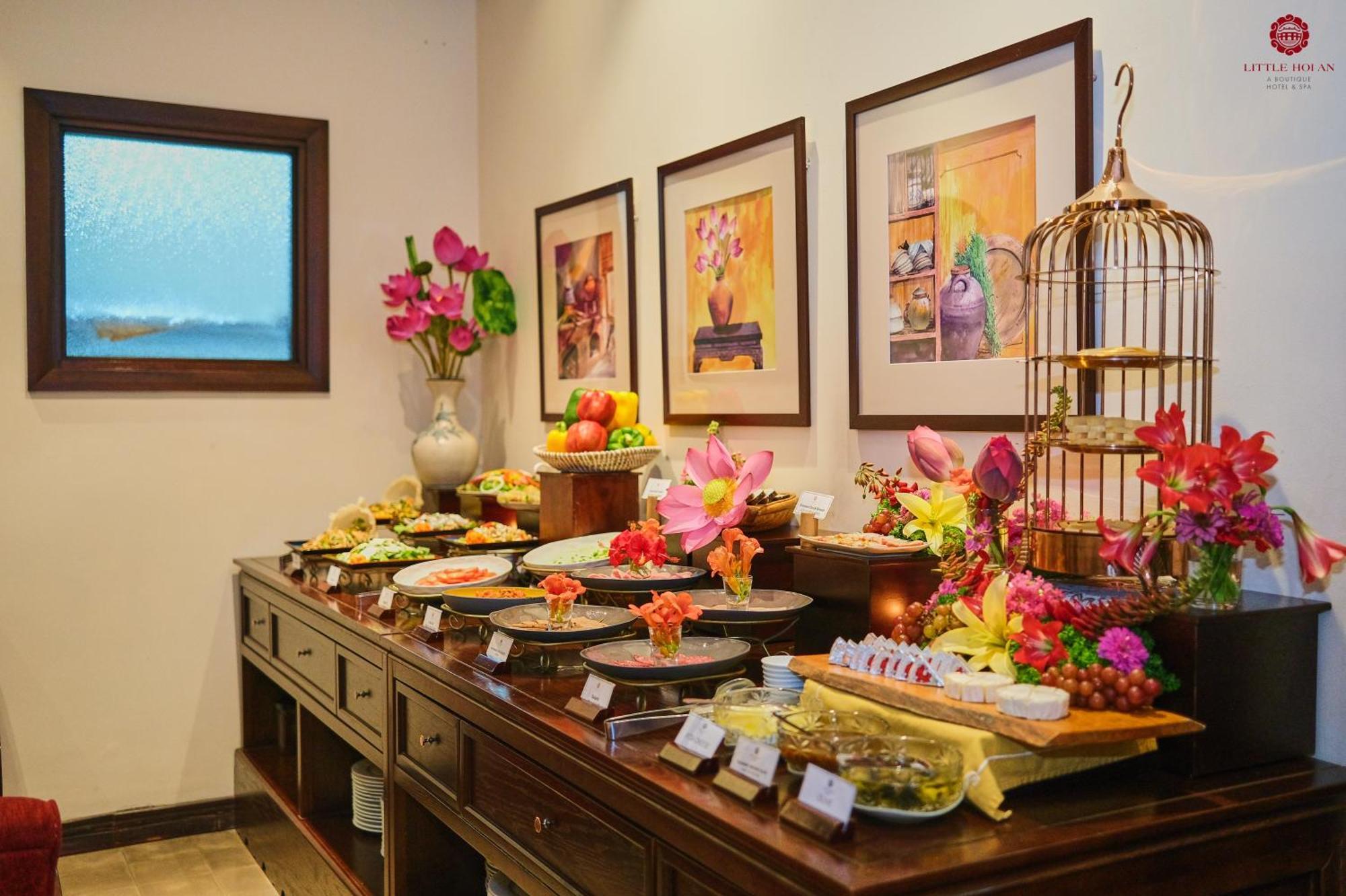 Little . A Boutique &