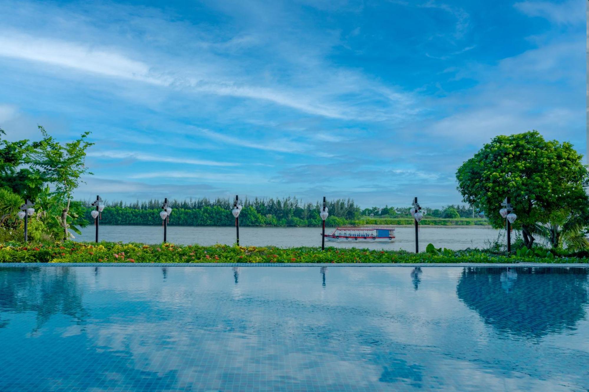 Resort Rivertown & 5*