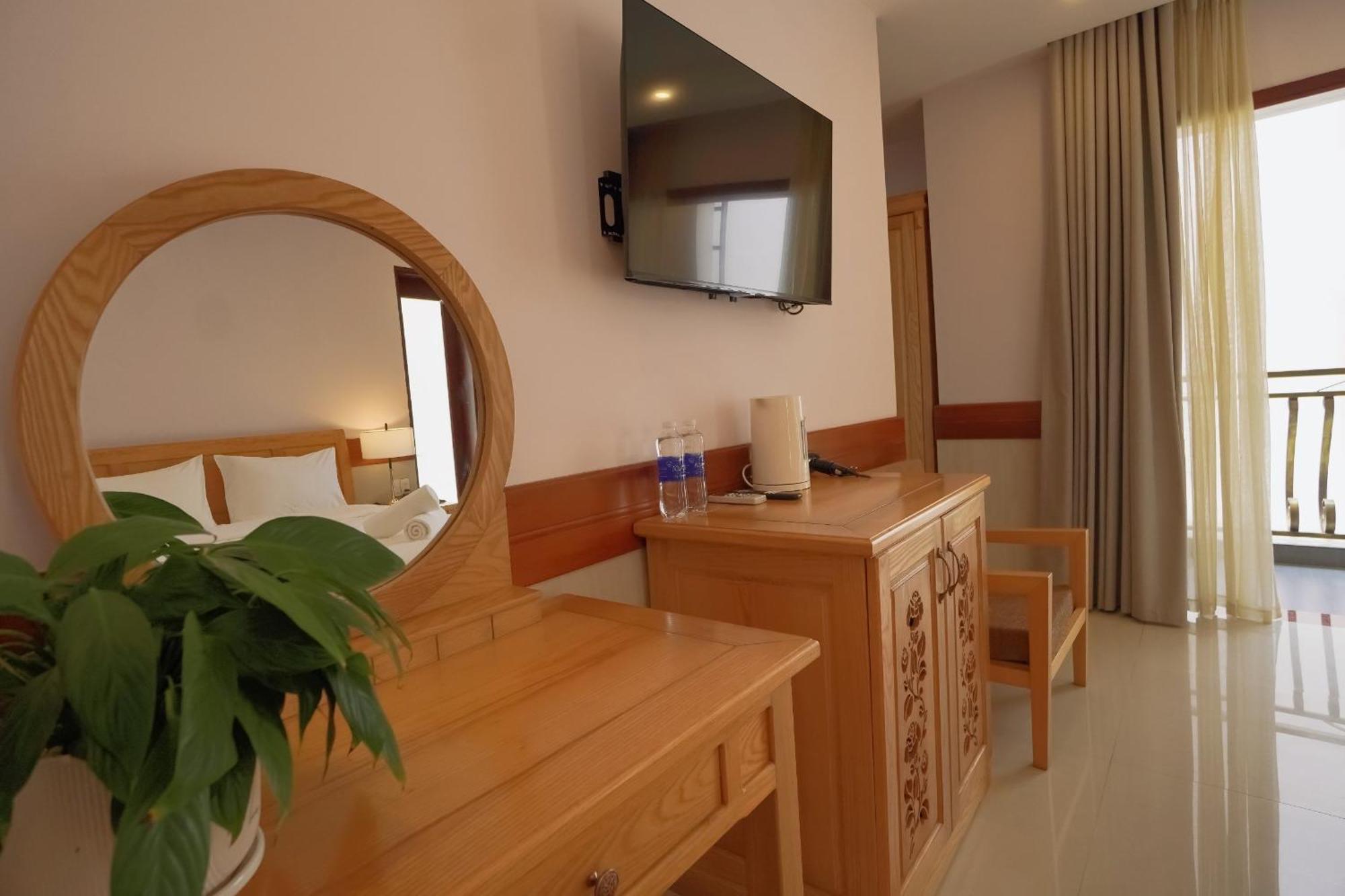 Khách sạn Ong Tam Tra Que *