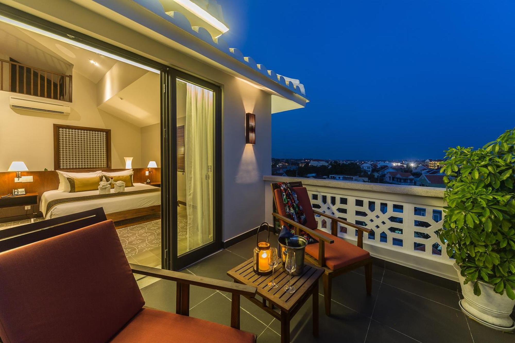 Resort Rivertown & 5*