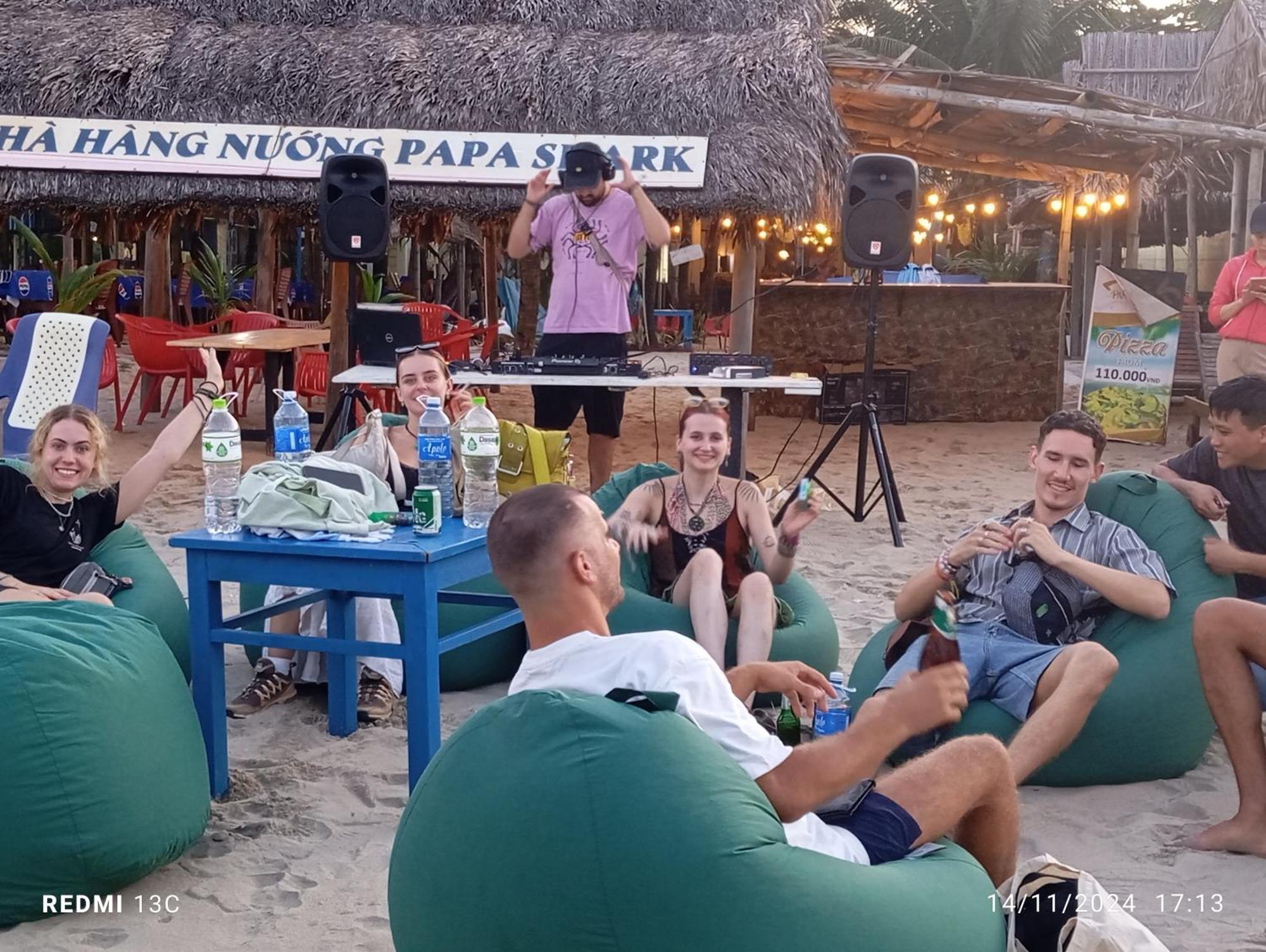 Homestay The Seaside And Bar *
