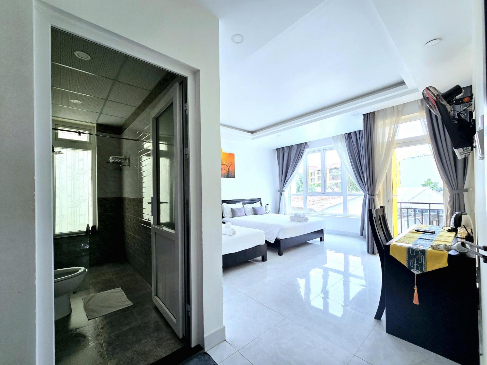 Flamingo - Big With Balcony - Close To Old Town 200m & Temple Bridge - Large Outside Pool For Sun Bathing Hoi An