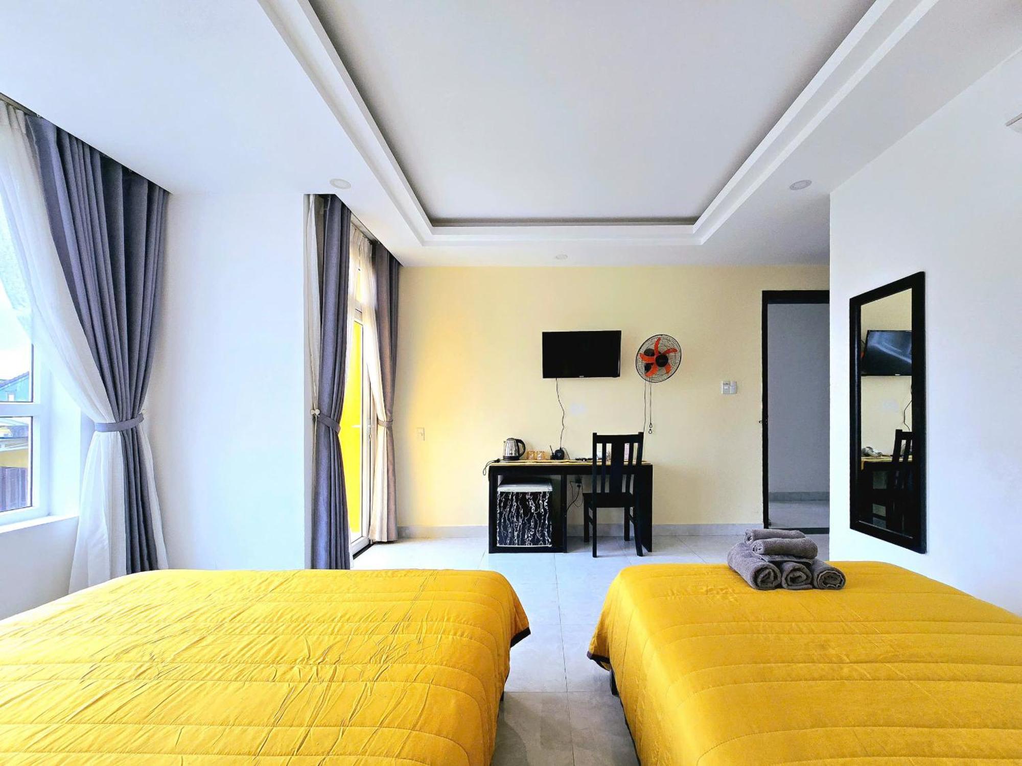 Flamingo - Big With Balcony - Close To Old Town 200m & Temple Bridge - Large Outside Pool For Sun Bathing