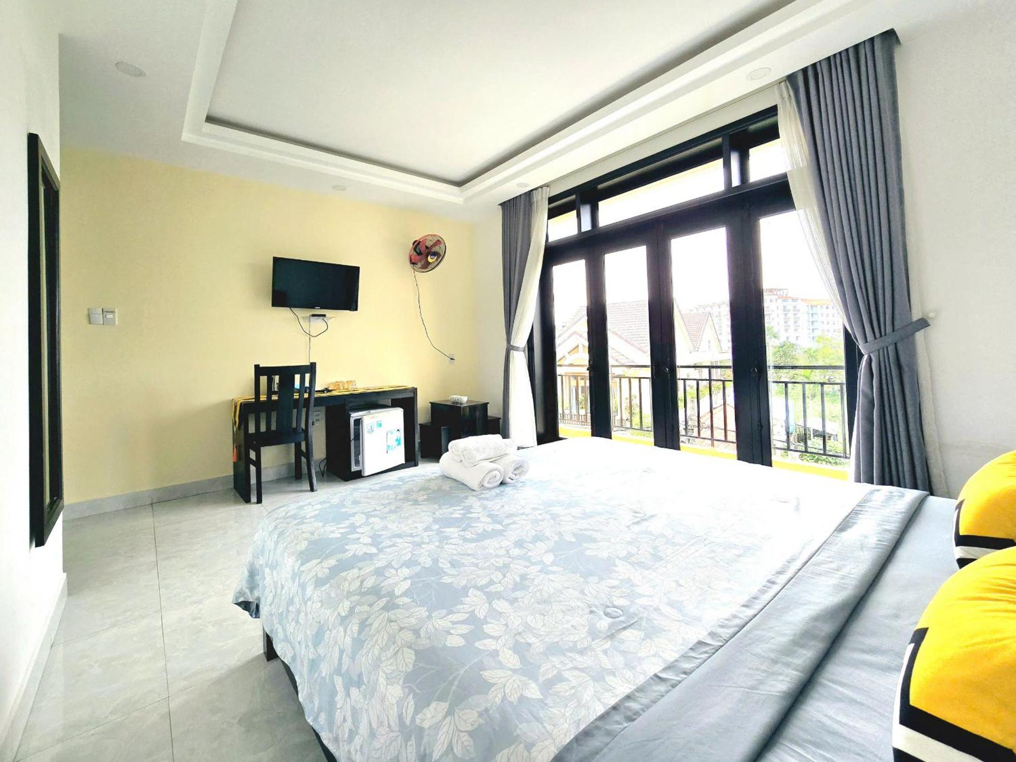 Villa Flamingo - Big With Balcony - Close To Old Town 200m & Temple Bridge - Large Outside Pool For Sun Bathing *