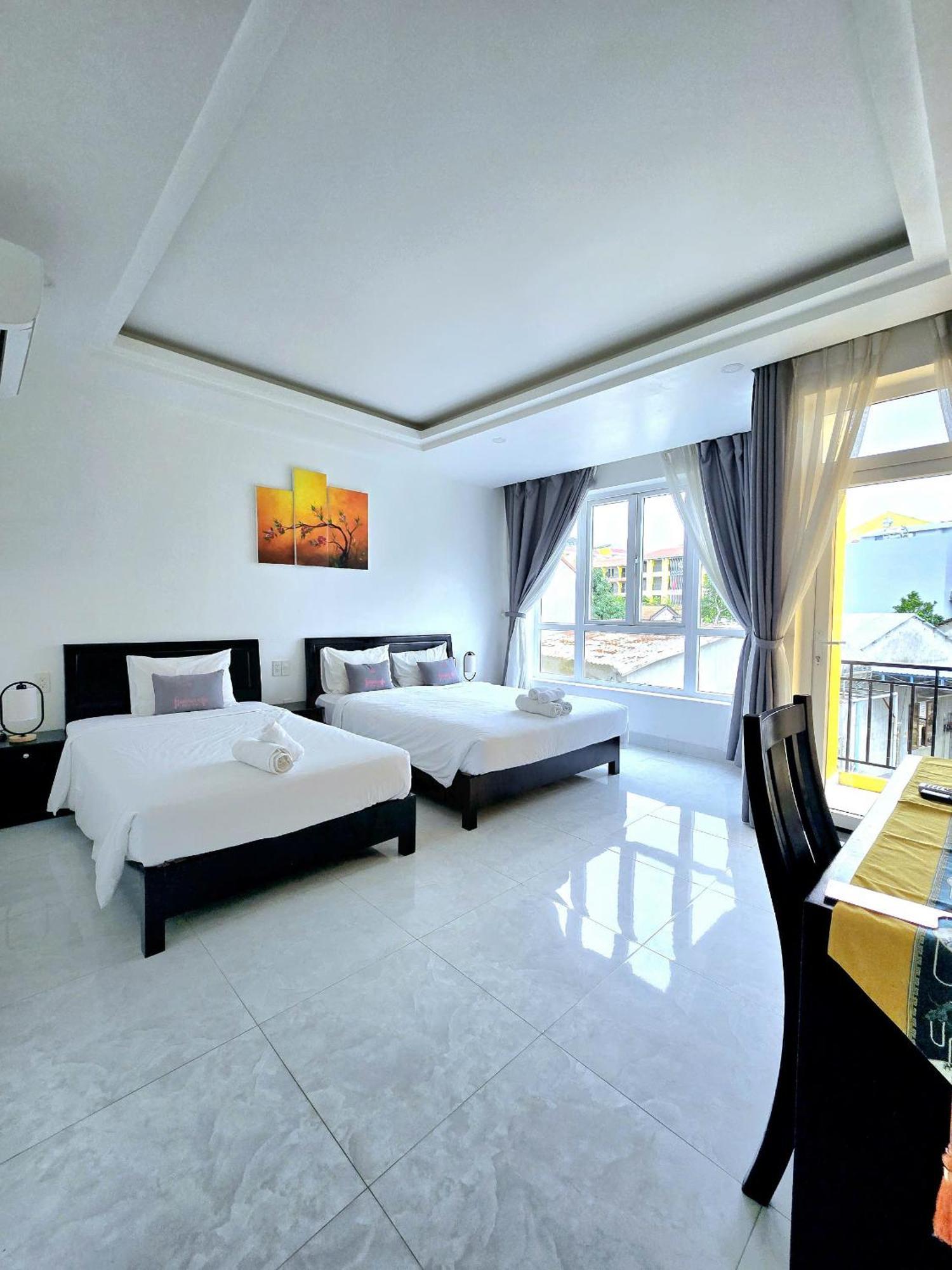 Villa Flamingo - Big With Balcony - Close To Old Town 200m & Temple Bridge - Large Outside Pool For Sun Bathing Hoi An