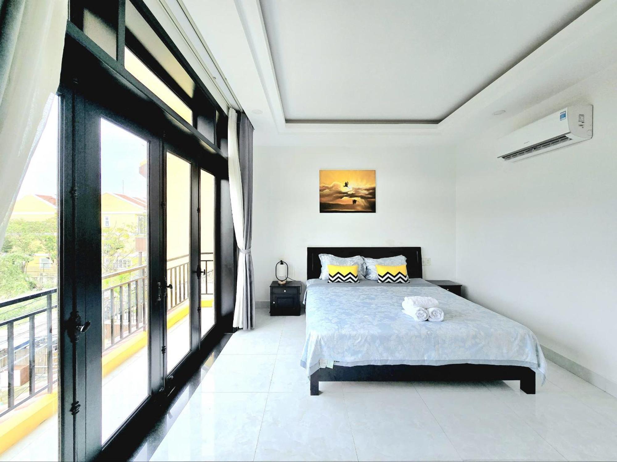 Flamingo - Big With Balcony - Close To Old Town 200m & Temple Bridge - Large Outside Pool For Sun Bathing *