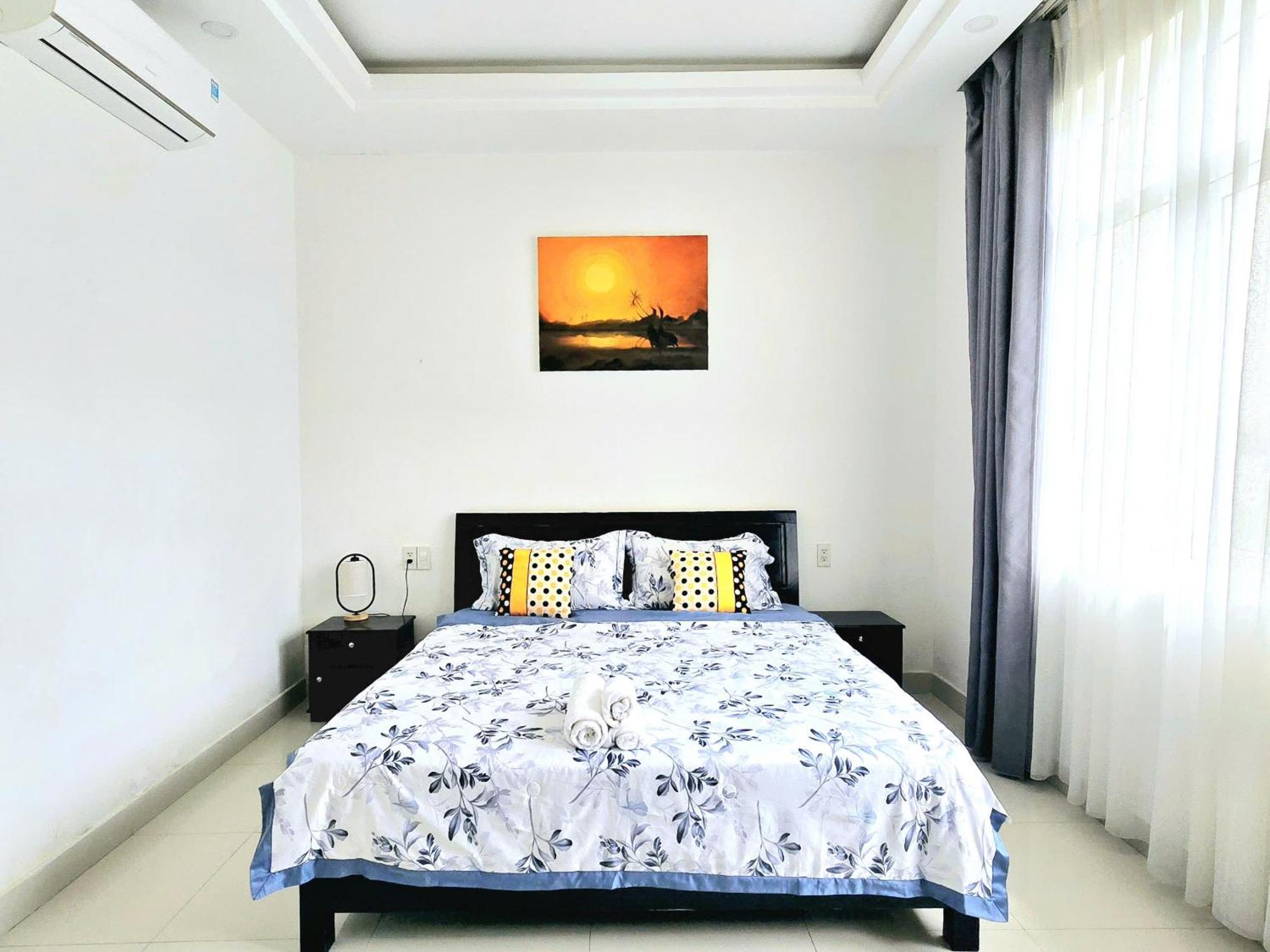 Villa Flamingo - Big With Balcony - Close To Old Town 200m & Temple Bridge - Large Outside Pool For Sun Bathing *
