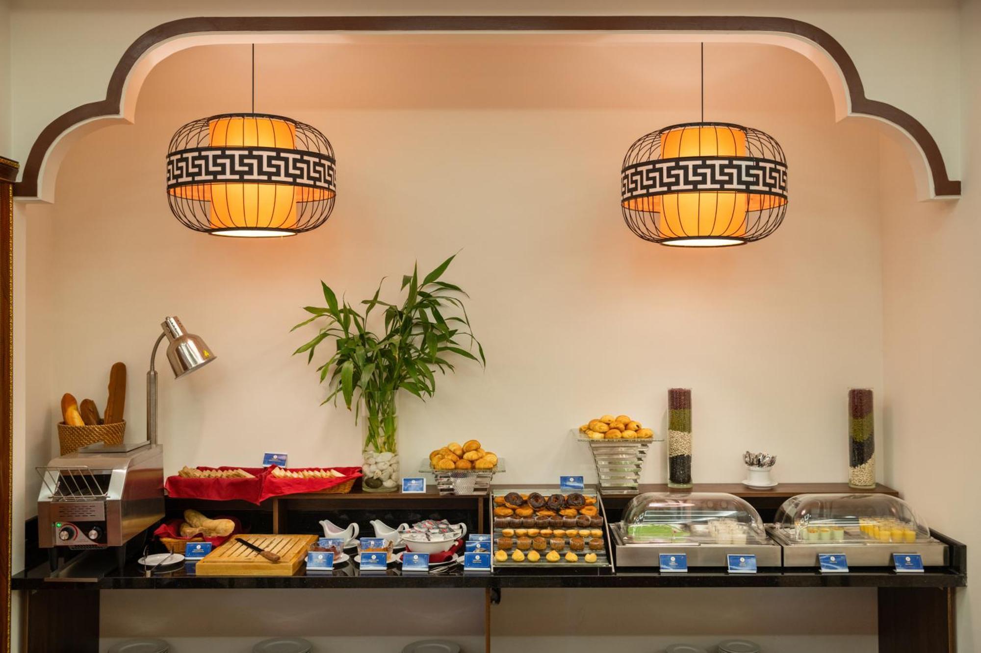 Babylon Luxury & Spa Khách sạn 5*