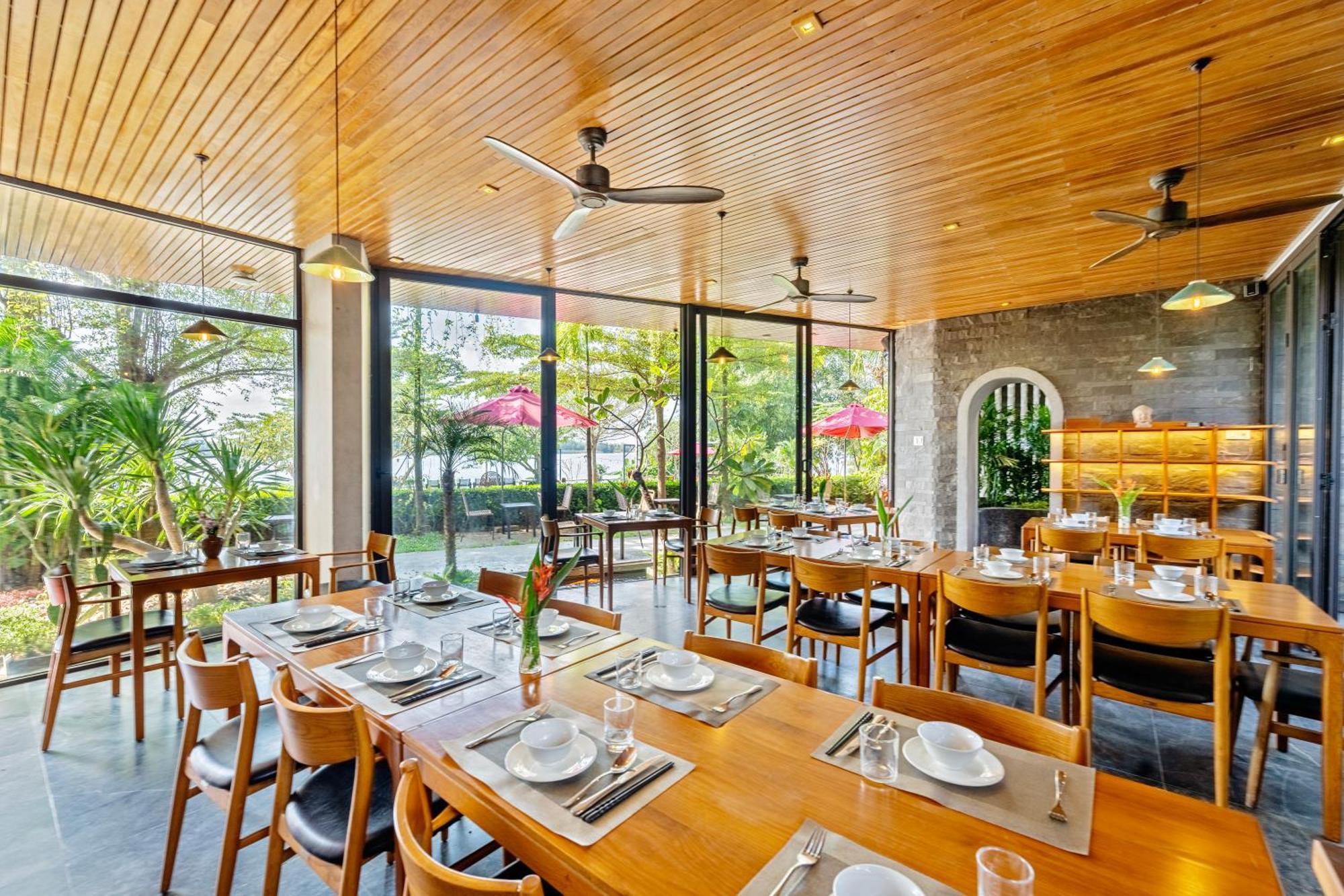 Hotel Serene Riverside