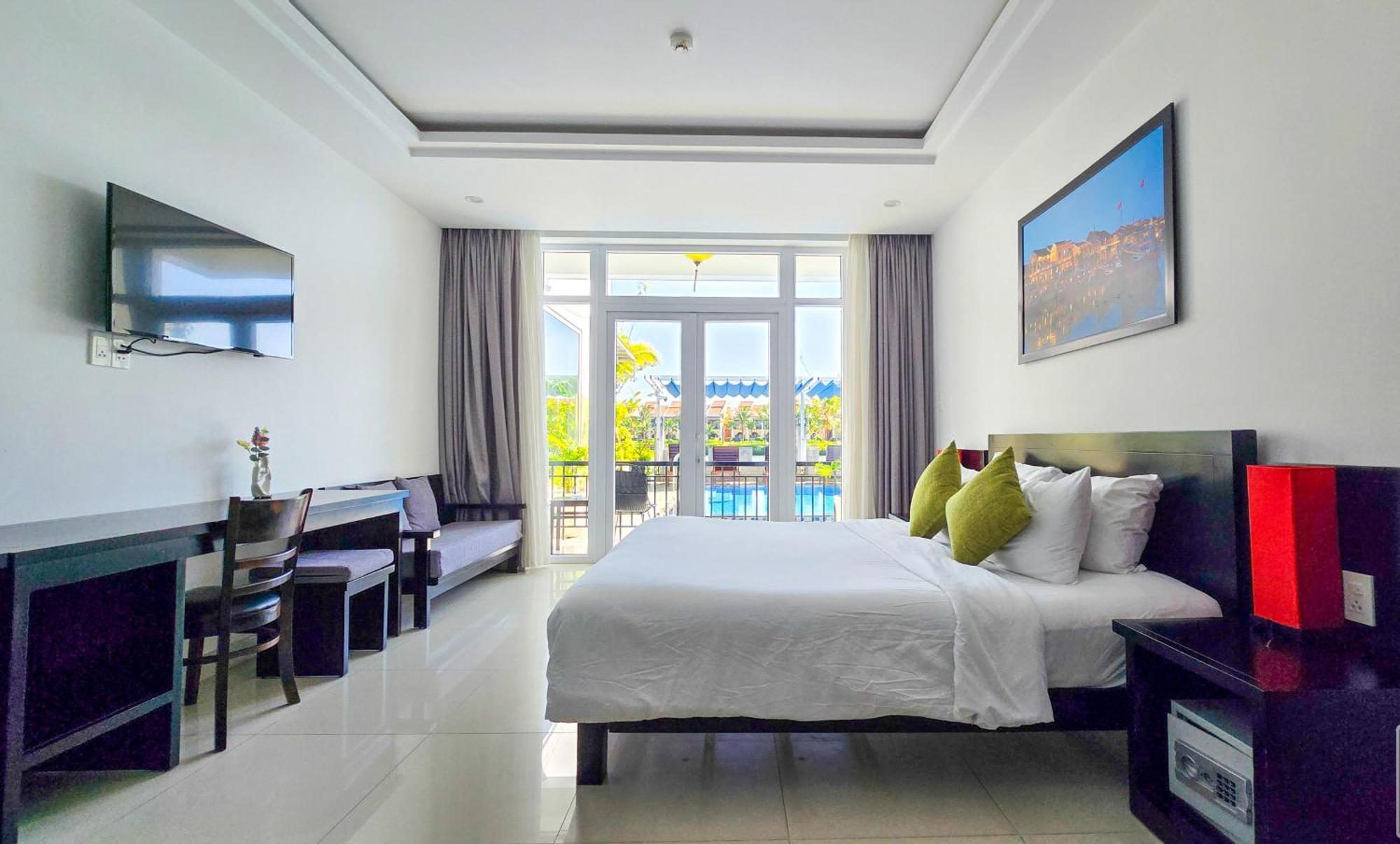 Riverside White House Khách sạn 3*