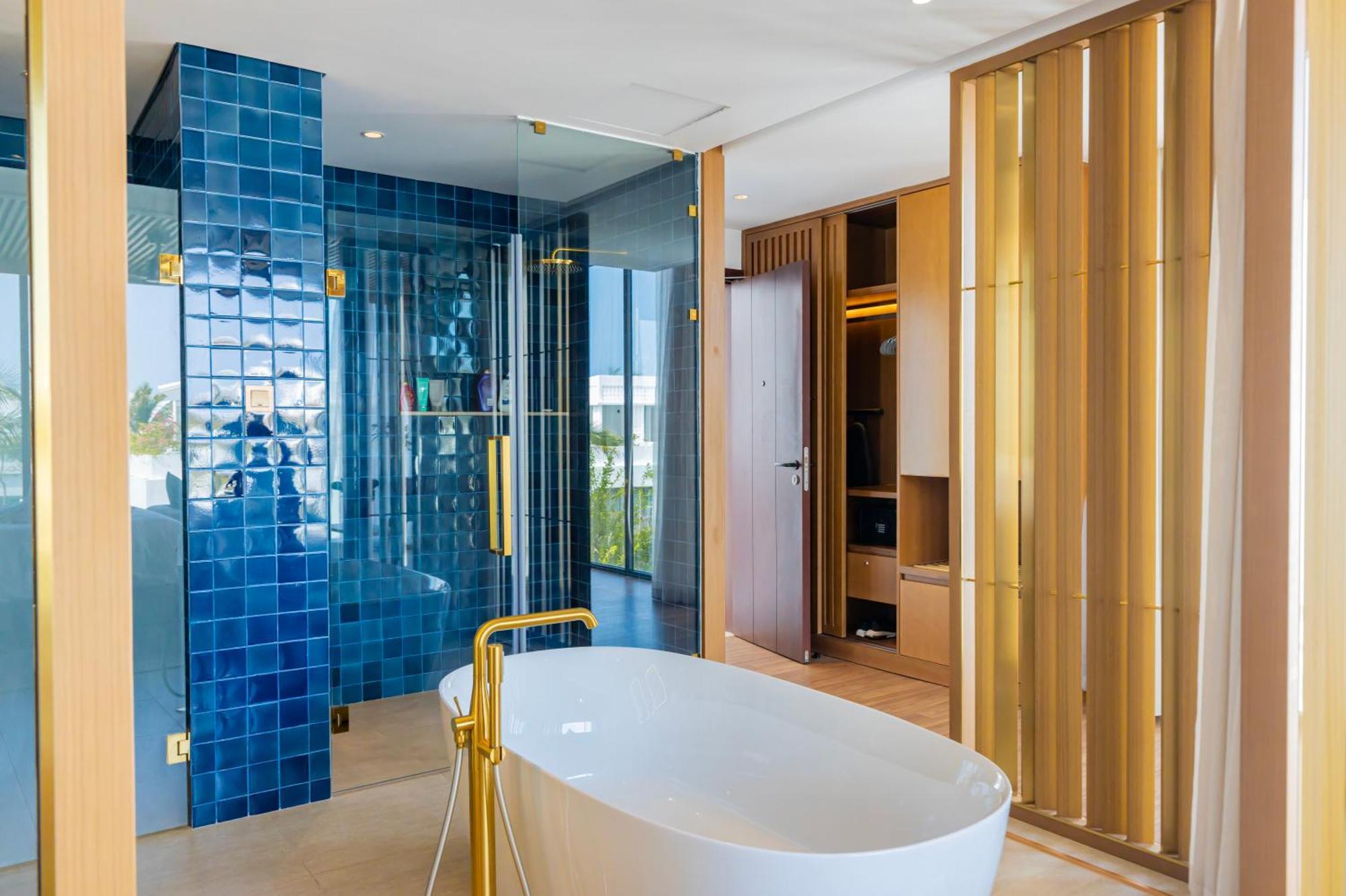 Wyndham Beachfront 3 Bedroom Pool Hoi An