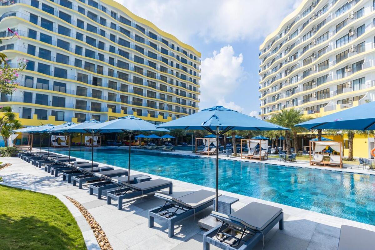 Wyndham Beachfront 3 Bedroom Pool Villa Hoi An