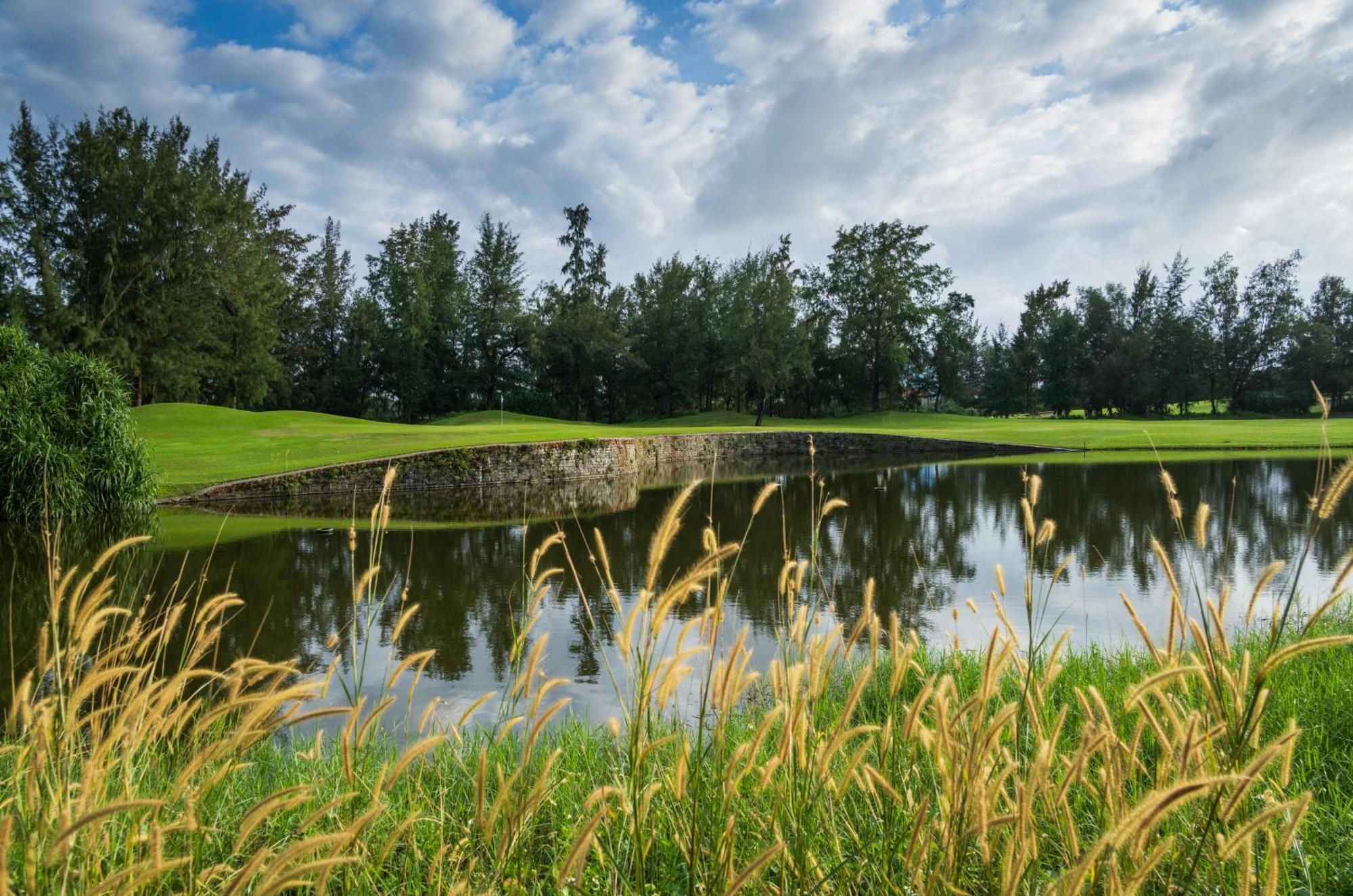Montgomerie Links & 5* Hoi An