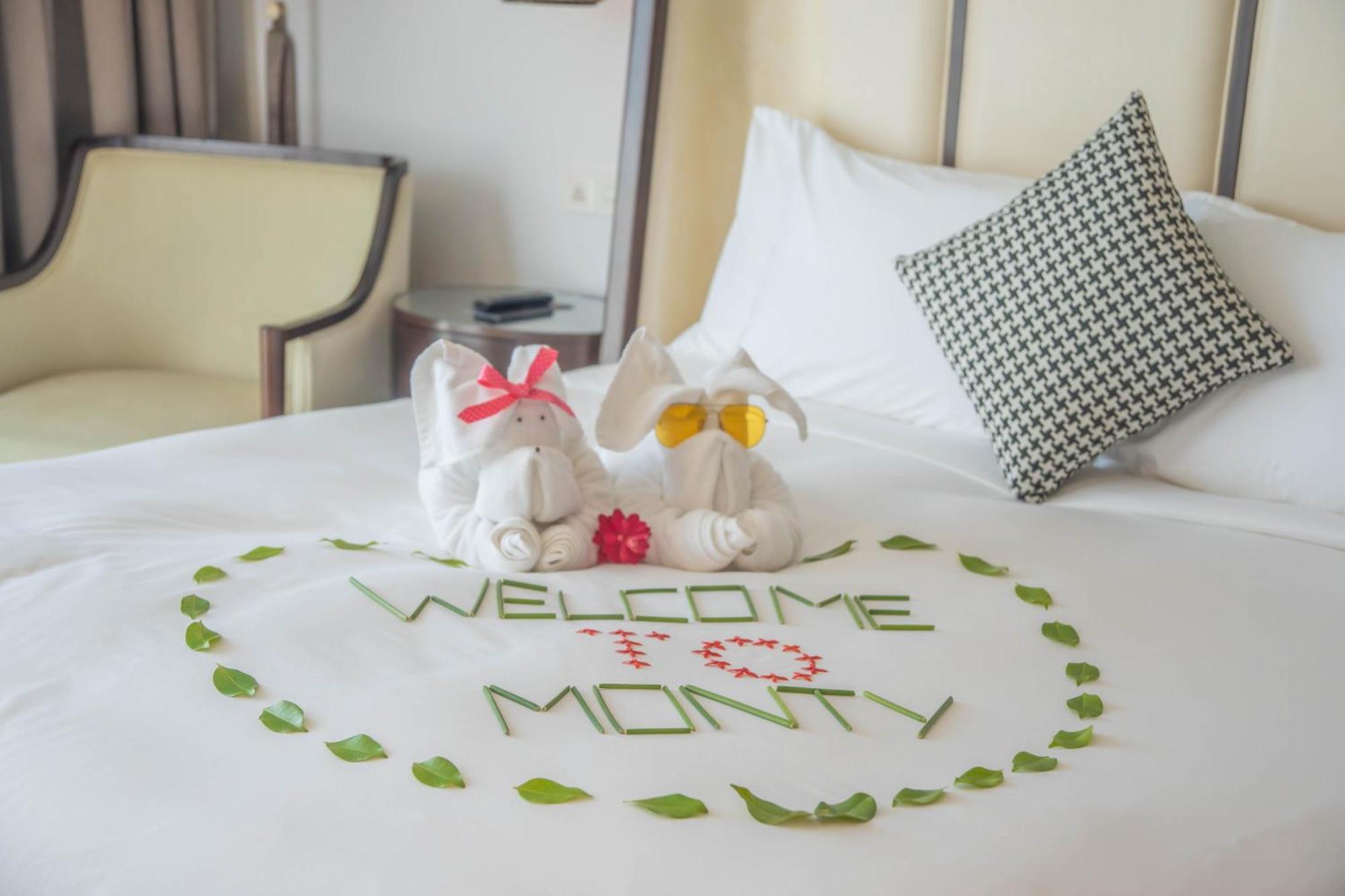 Montgomerie Links & 5* Hoi An