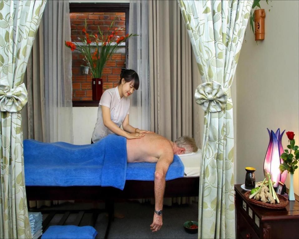 Lantern Hotel 3*