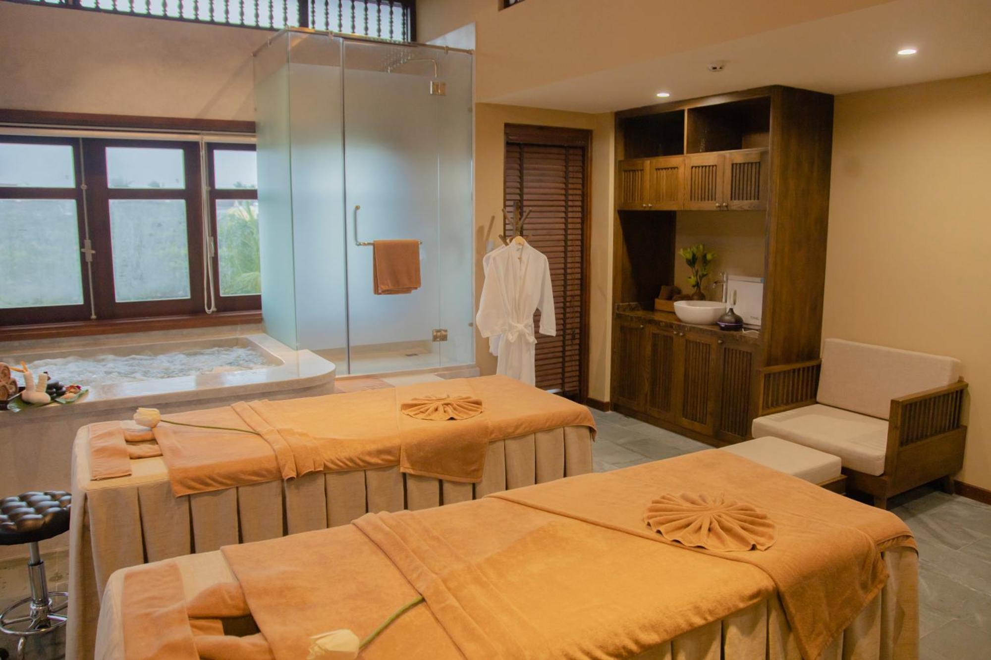 Su Retreat - Riverfront 5*