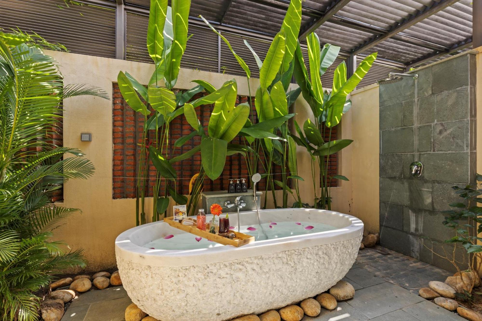 Su Retreat - Riverfront 5*