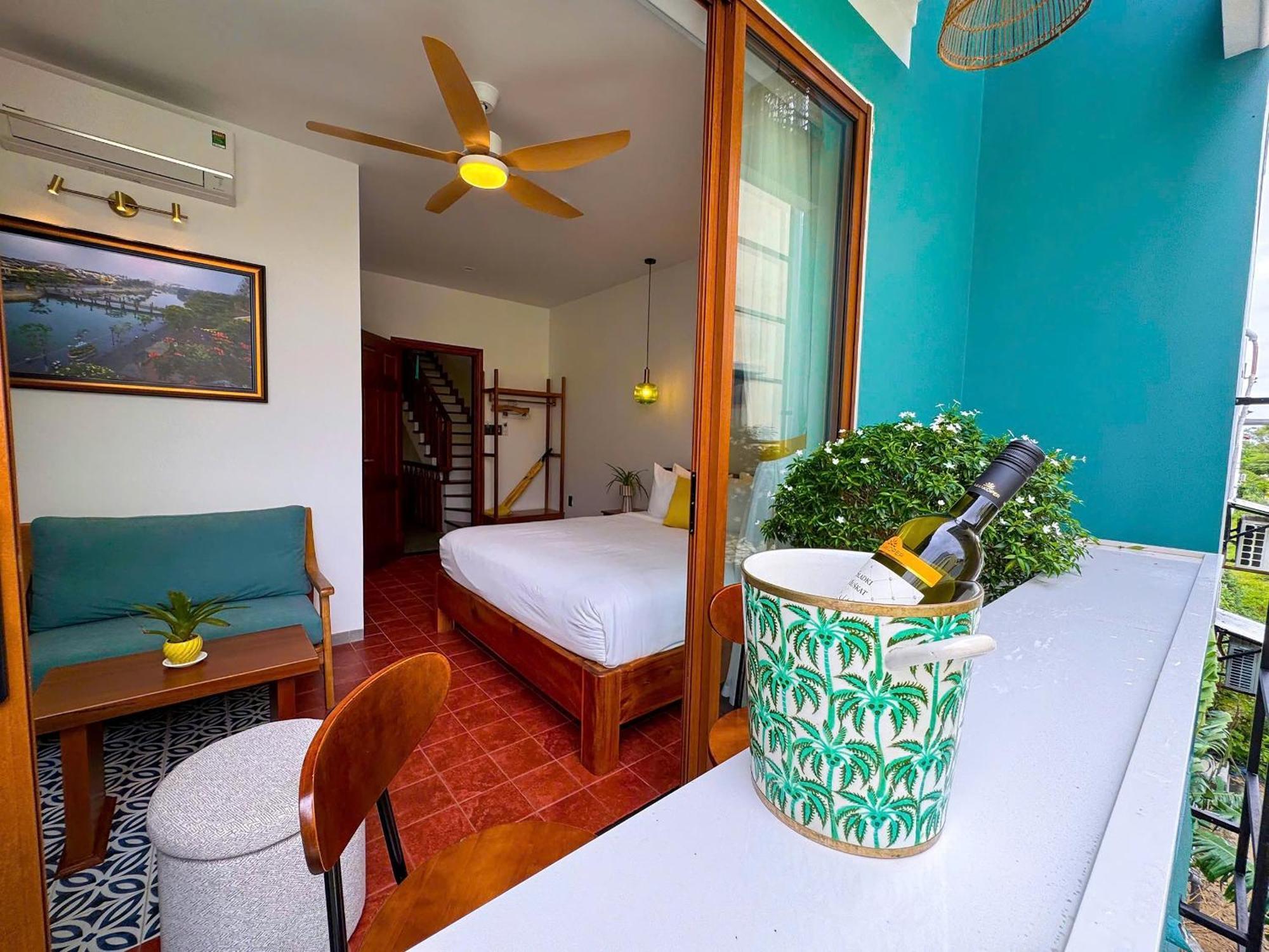 Blue Tropical House Bed & Breakfast