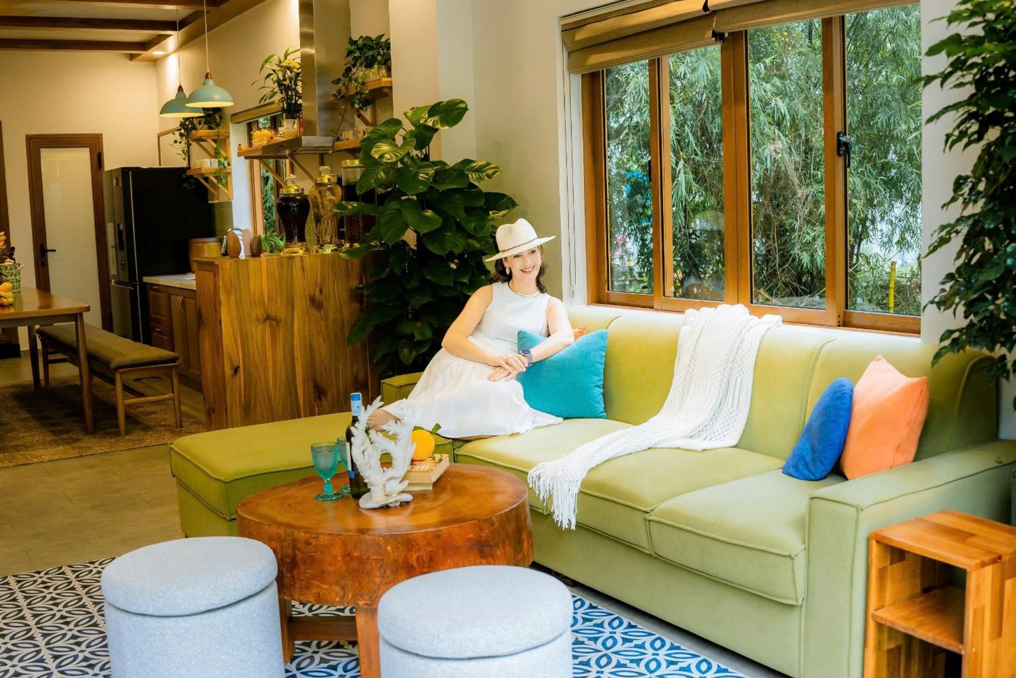 Blue Tropical House *