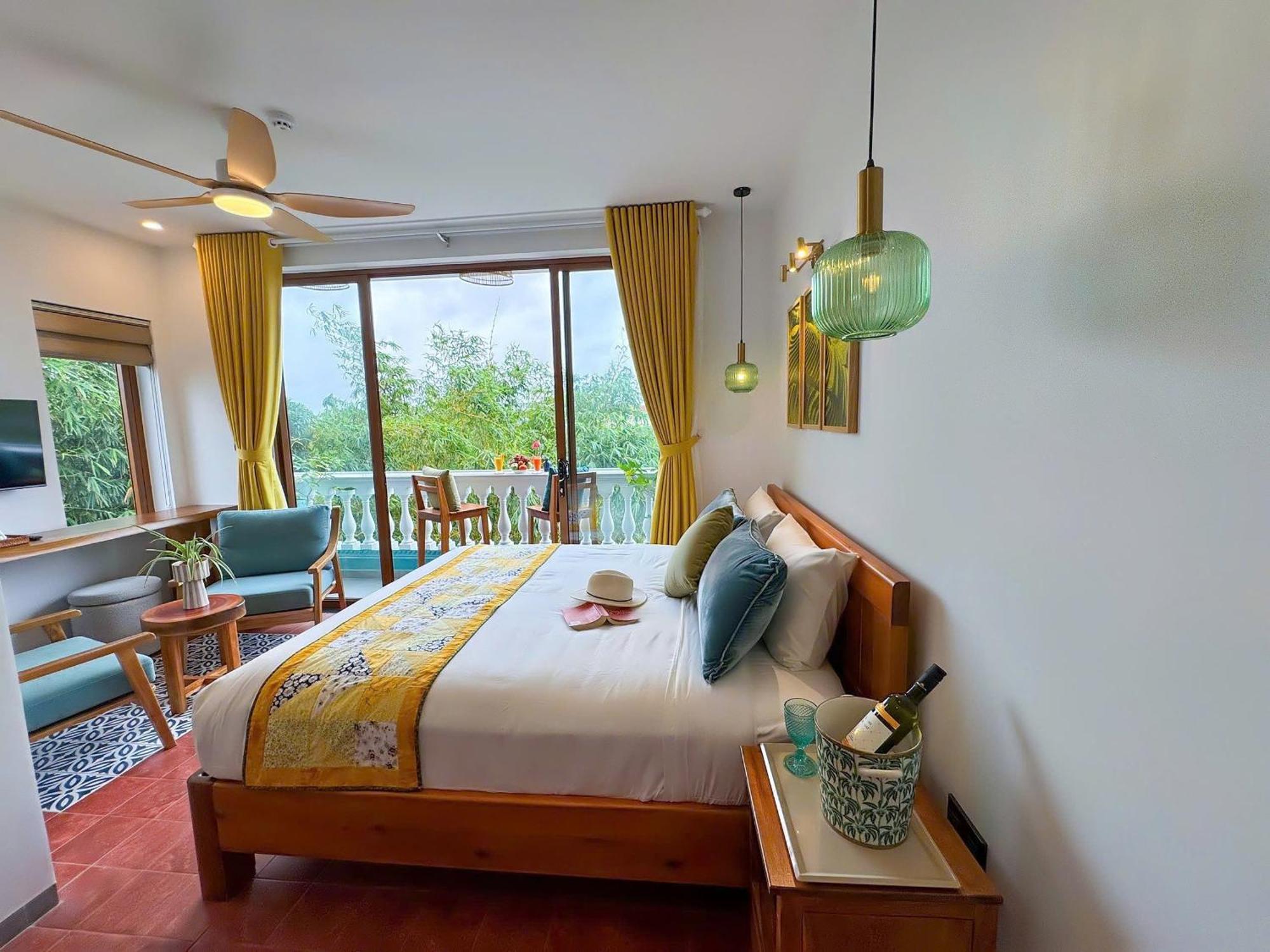 Blue Tropical House Bed & Breakfast