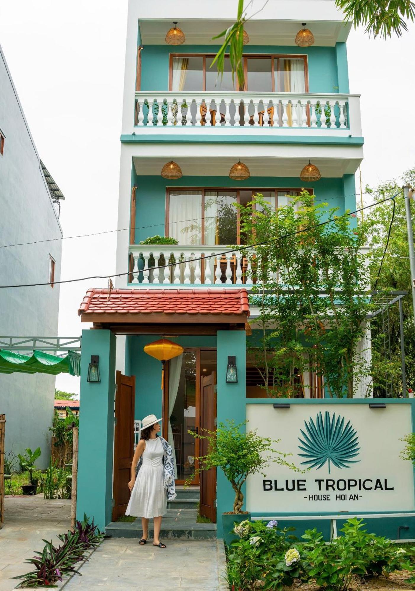 Blue Tropical House Bed & Breakfast