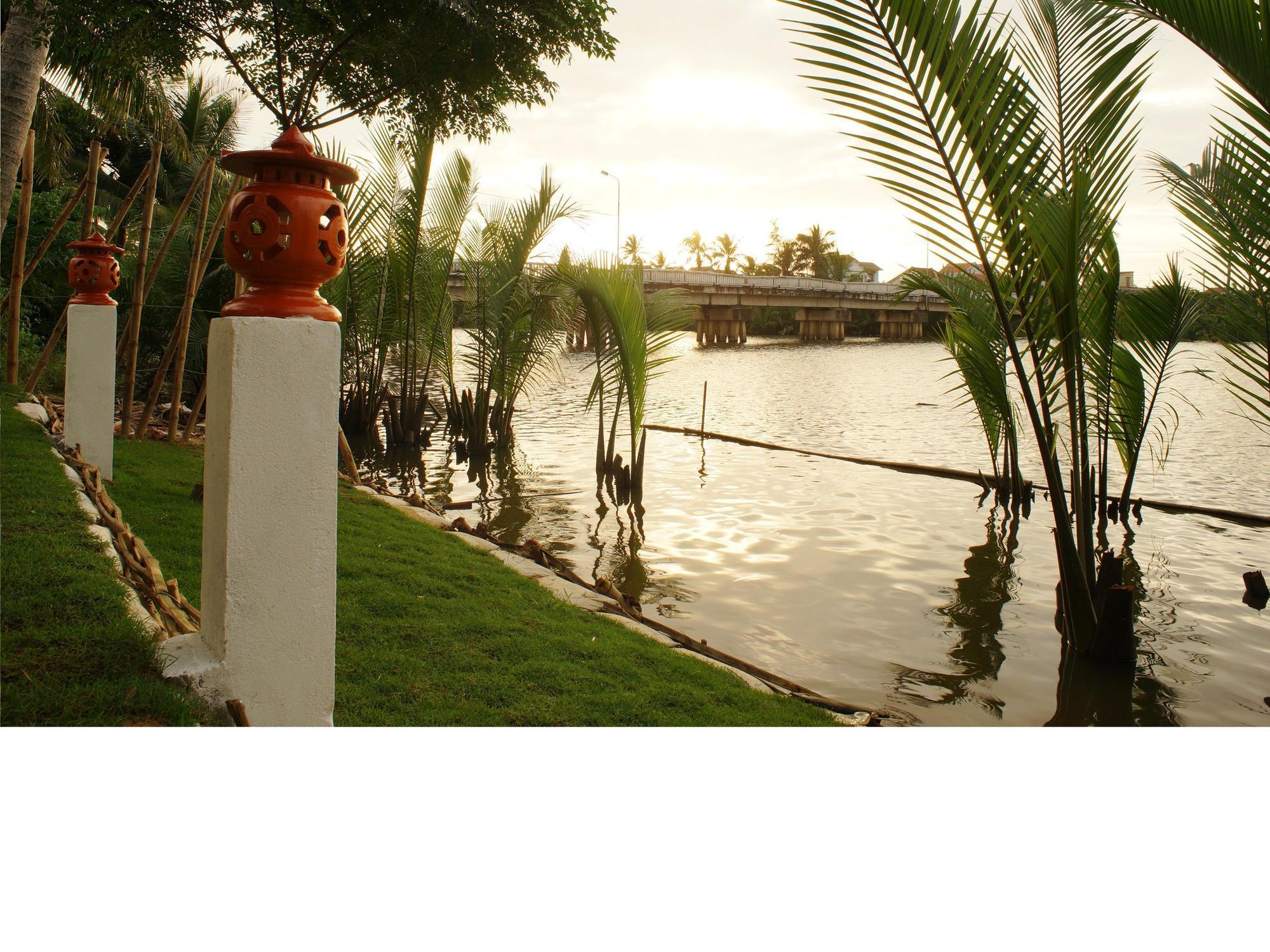 Riverside Oasis Villa *