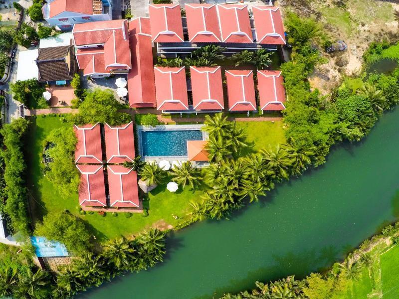 Riverside Bamboo Hotel 4*