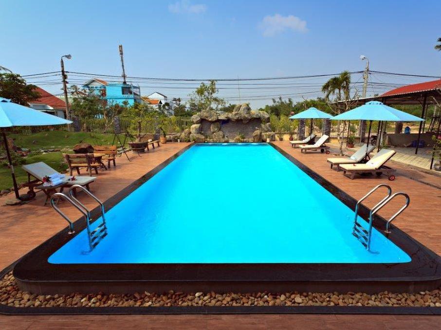 Kiki Hostel & Pool Club Hotel 3*