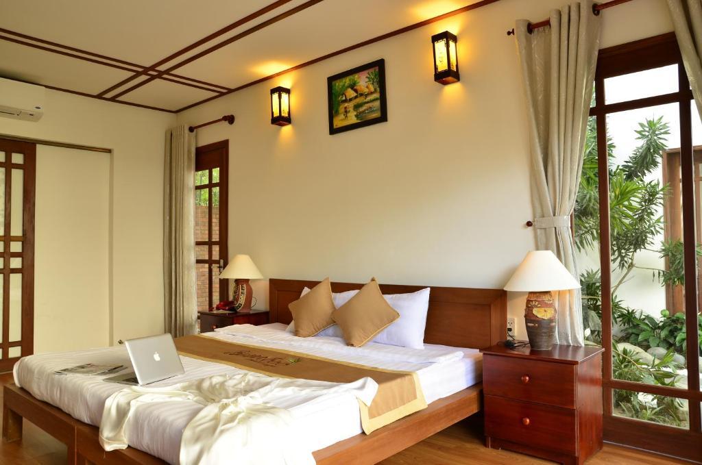Riverside Bamboo Hotel