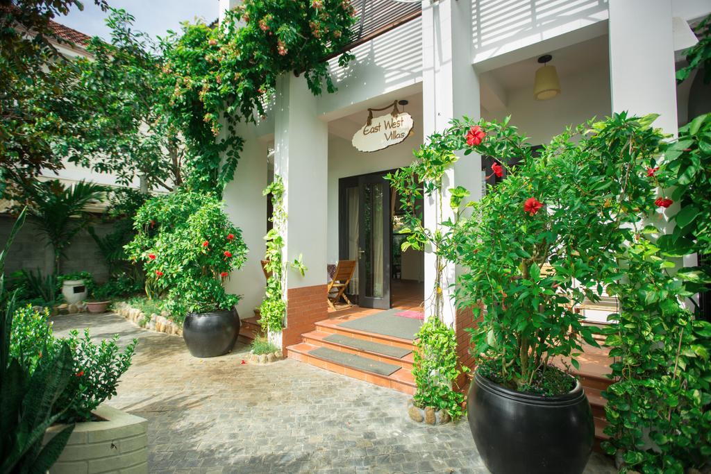 Biệt thự East West
