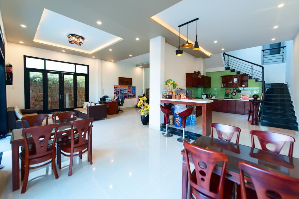 Homestay Bi's House *