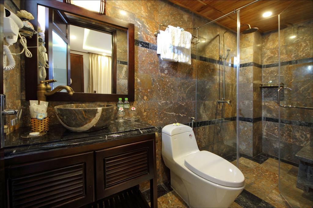 Golden Bell Backpacker Hotel&pool Bar *