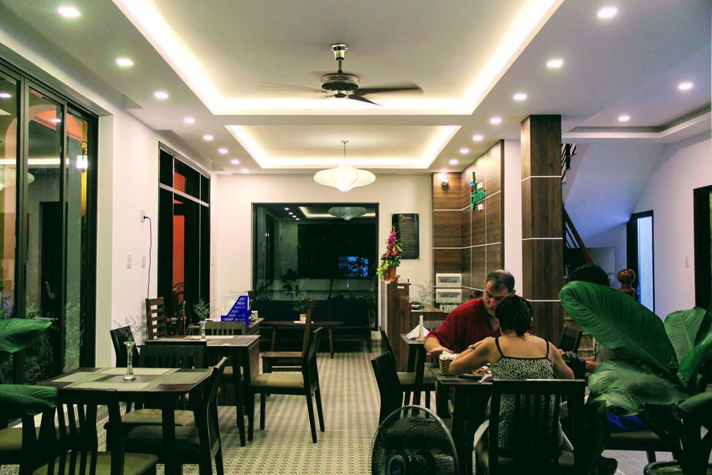 Four Seasons Khu nghỉ mát 3*