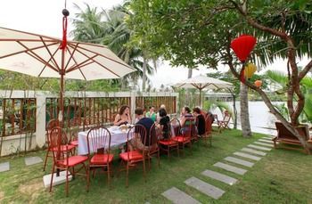 Villa Riverside Oasis