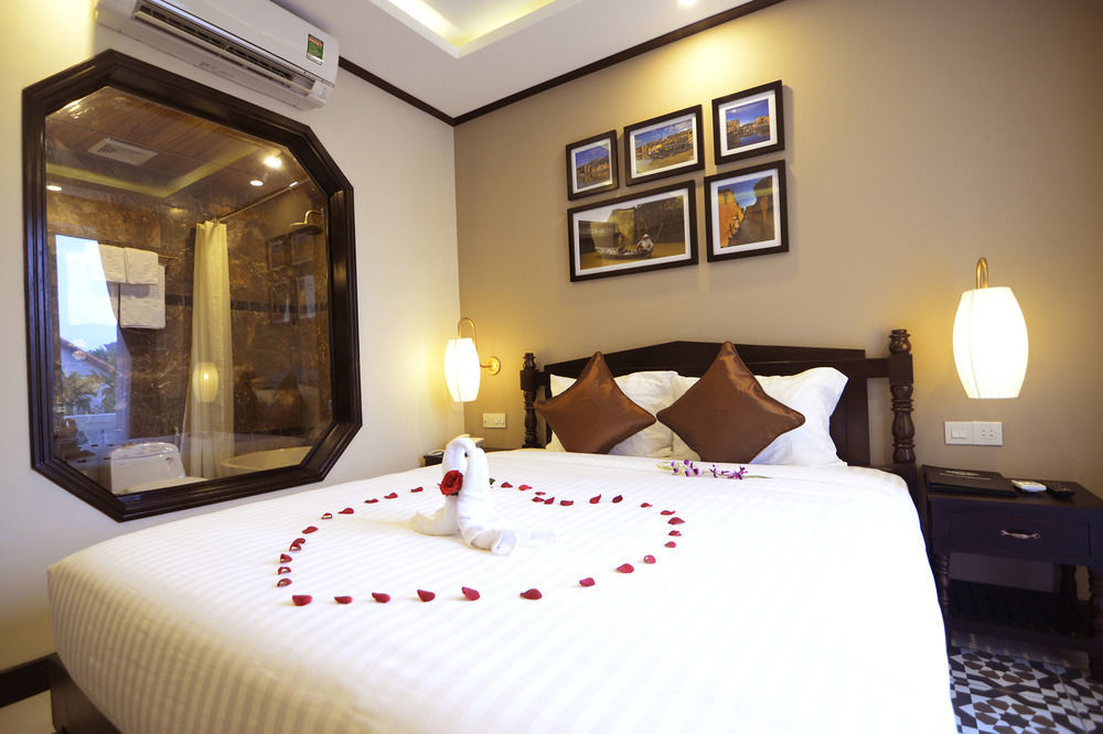 Golden Bell Backpacker Hotel&pool Bar *