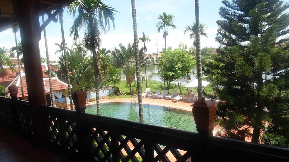 Pho Hoi Riverside