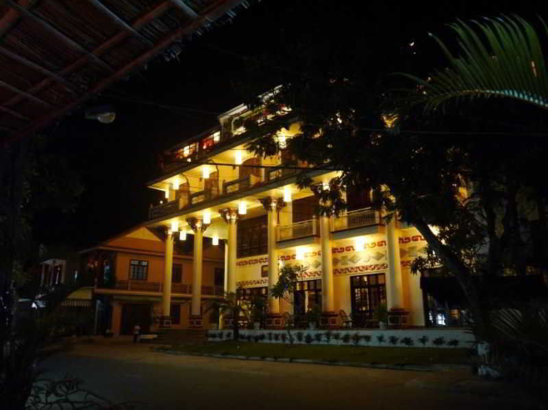Lantern Hotel