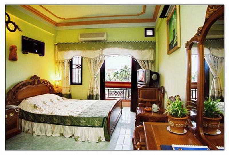 Lantern Hotel 3*
